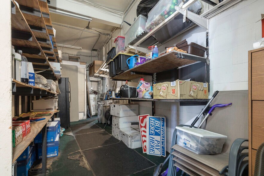 More Photos Of 1545 Berry Blvd, Louisville Auto Dealership For Sale