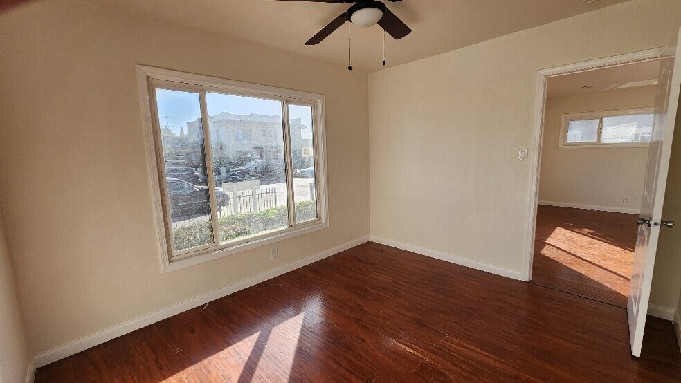 More Photos Of 251 W 41st Pl, Los Angeles Apartments For Sale