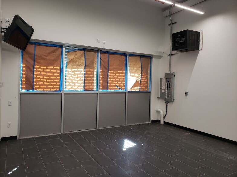 More Photos Of 526 Broadway, Newark General Retail For Sale