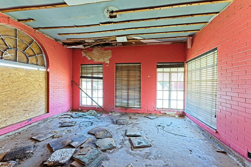 More Photos Of 400 SW 28th St, Oklahoma City Specialty For Sale