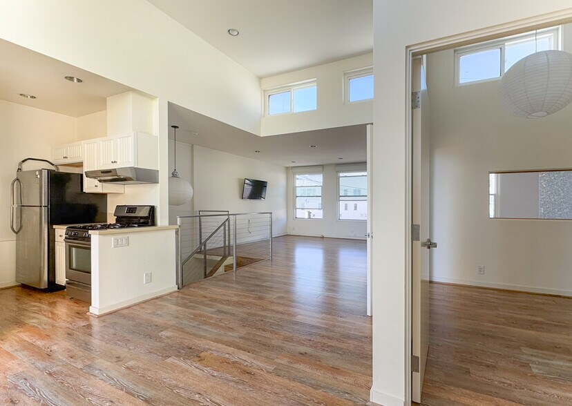 More Photos Of 106-108 W Channel Rd, Santa Monica Storefront Retail Office For Lease