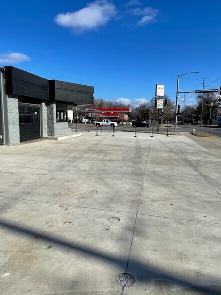 More Photos Of 1843 Massachusetts St, Lawrence Auto Repair For Sale