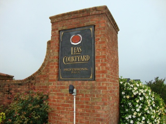 More Photos Of 2 Leas Courtyard Dr, Seneca Medical For Sale