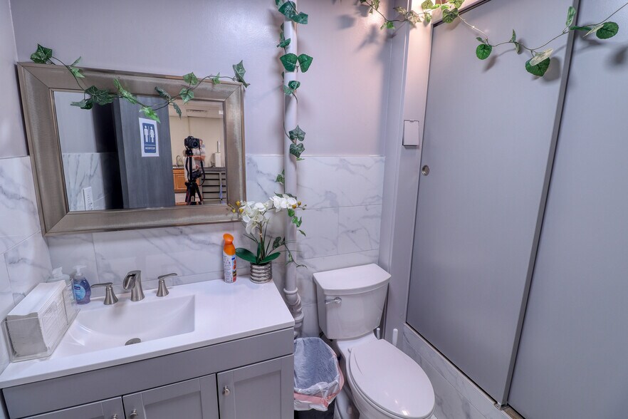 More Photos Of 1915 N Division St, Spokane Office For Sale