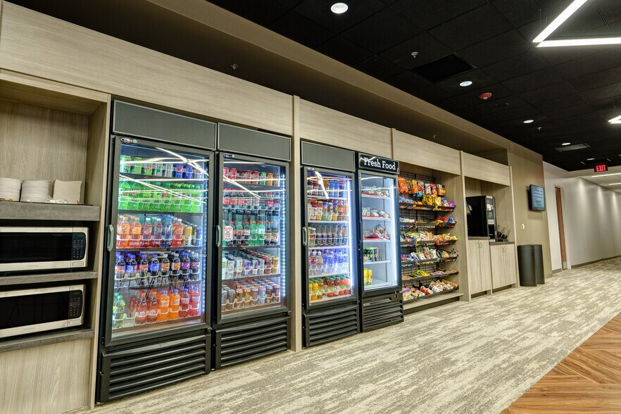 More Photos Of 3100 Easton Square Pl, Columbus Office For Lease