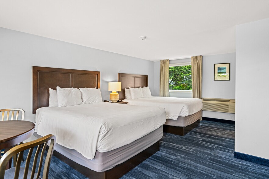 More Photos Of 105 Bradford Street Ext, Provincetown Hotel For Sale