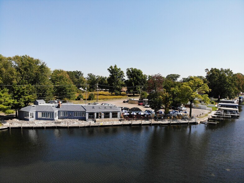 Primary Photo Of 5793 E Pickwick Rd, Syracuse Restaurant For Sale