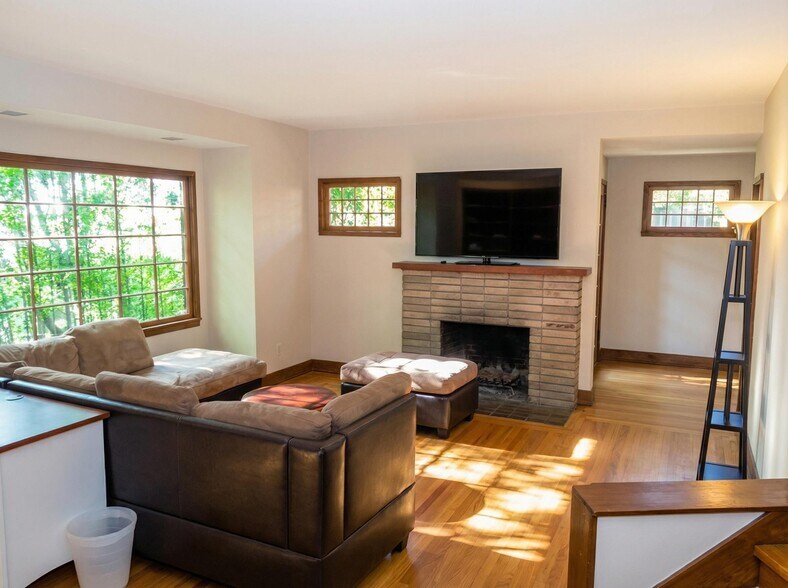 More Photos Of 2633 Regent St, Berkeley Dormitory For Sale