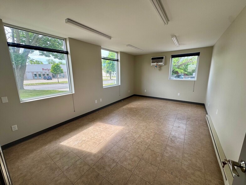 More Photos Of 2917 Latham Dr, Madison Warehouse For Lease