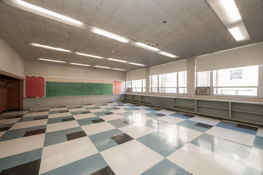 More Photos Of 200 S Oak Park Ave, Oak Park Schools For Sale