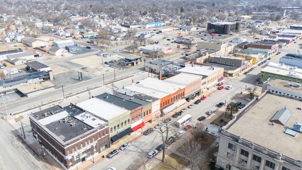 More Photos Of 353 Court St, Pekin Storefront Retail Residential For Sale