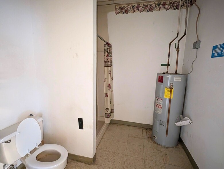 More Photos Of 309 Parker Ct SE, Leesburg Freestanding For Lease