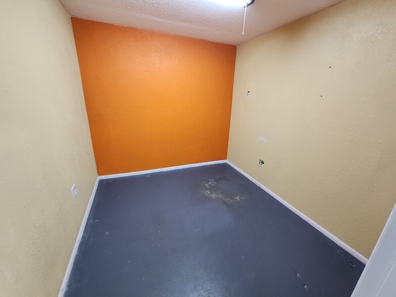 More Photos Of 17910 41 Hwy N, Lutz Industrial For Lease