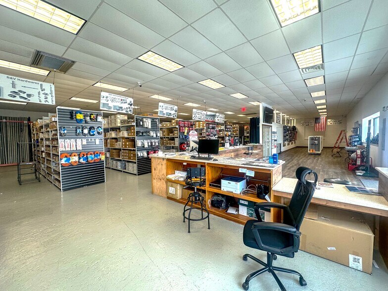 More Photos Of 302 E Locust St, Scranton Warehouse For Lease