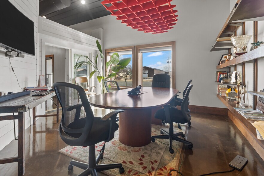 More Photos Of 2492 Crest Dr, Lake Geneva Office For Sale