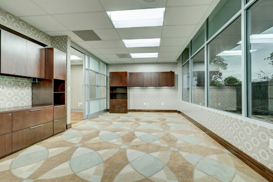 More Photos Of 12941 Gulf Fwy, Houston Office For Lease