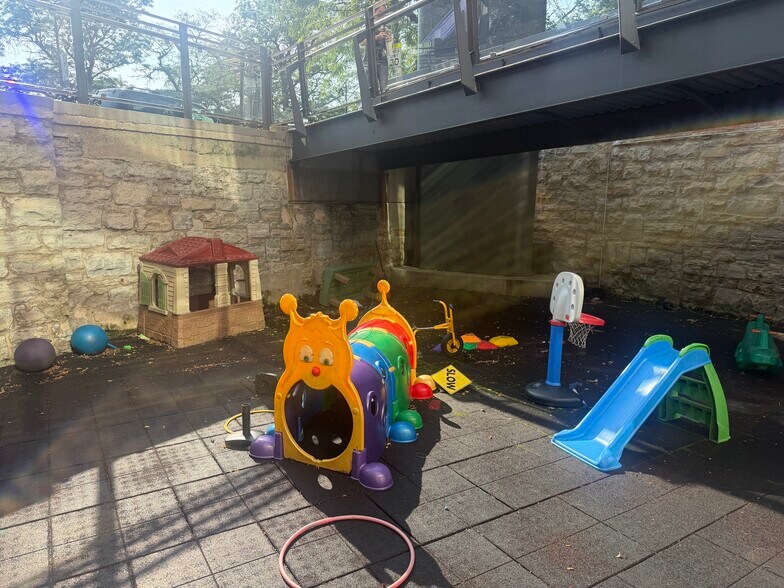 More Photos Of 1740 N Clark St, Chicago Daycare Center For Lease