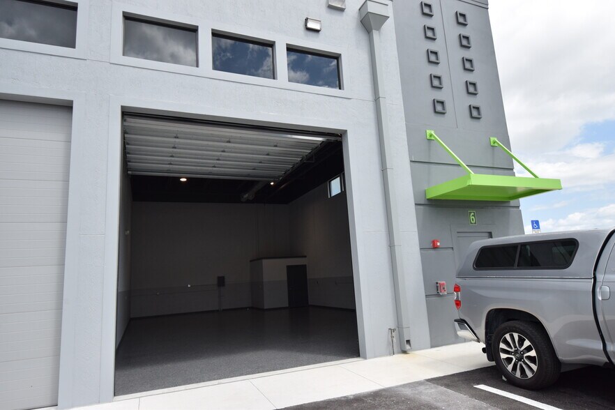 More Photos Of 6509 Saint Lucie Blvd, Fort Pierce Showroom For Lease