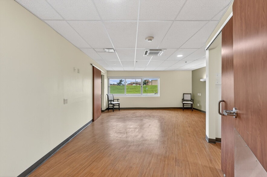 More Photos Of 106 Hospital Dr, Smithville Assisted Living For Sale