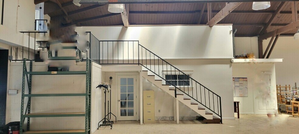 More Photos Of 2438 E 55th St, Los Angeles Service For Lease