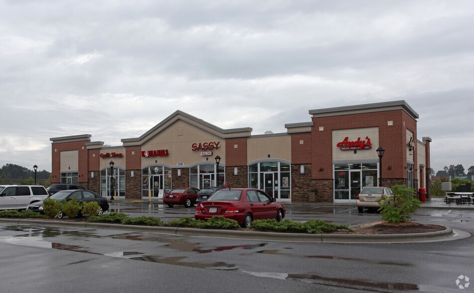 More Photos Of 121 W Elmsley Dr, Greensboro Unknown For Lease