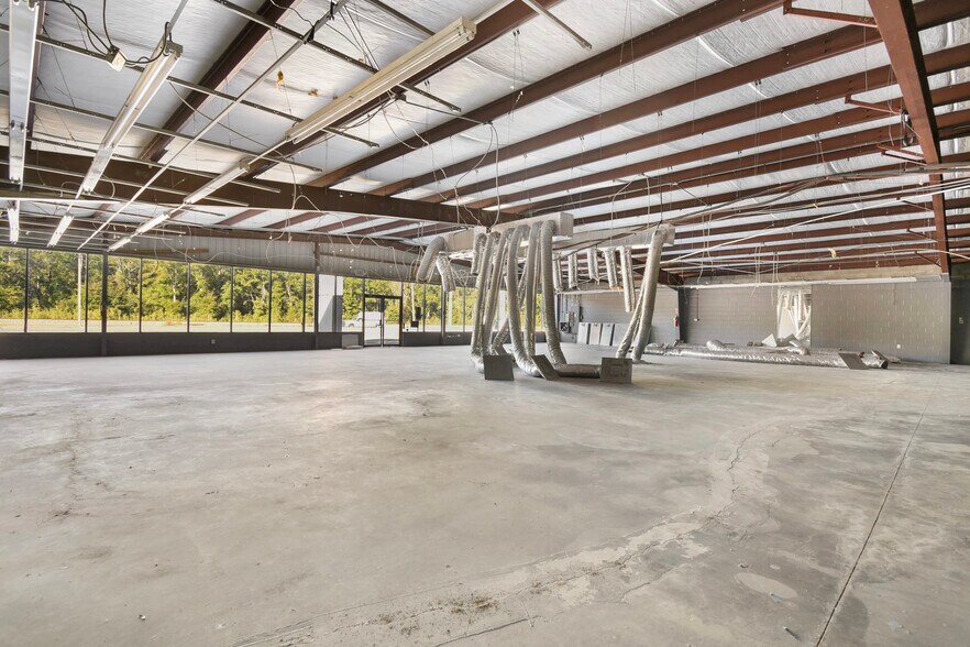 More Photos Of 5953 Roosevelt Blvd, Jacksonville Storefront Retail Office For Sale