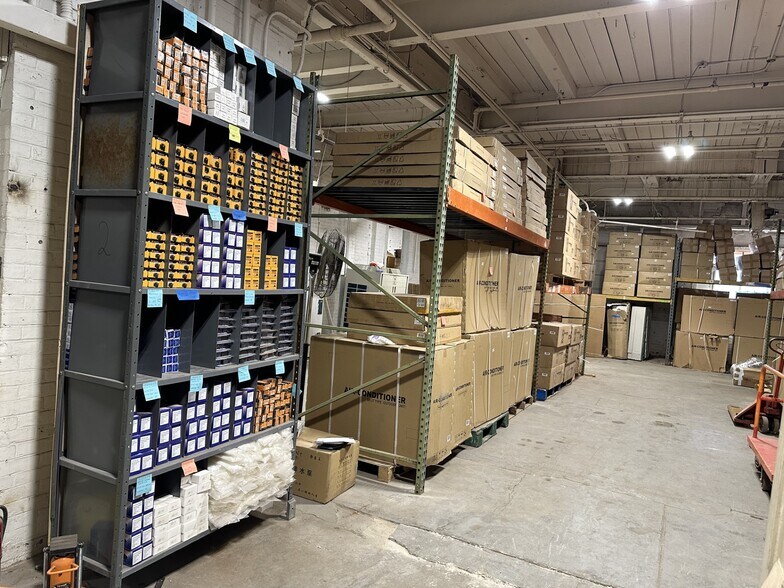 More Photos Of 19-29 Lafayette St, Hartford Distribution For Sale