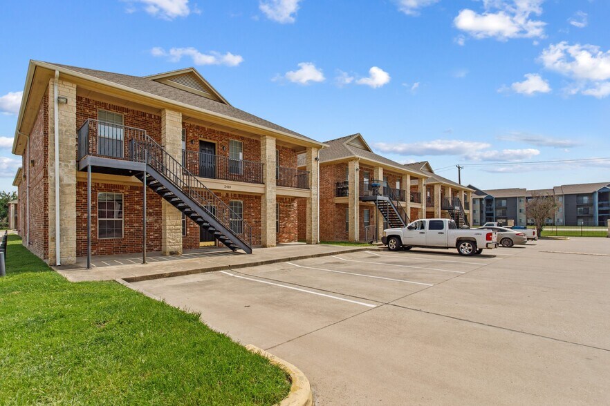 Primary Photo Of 2406-2418 S University Parks Dr, Waco Apartments For Sale