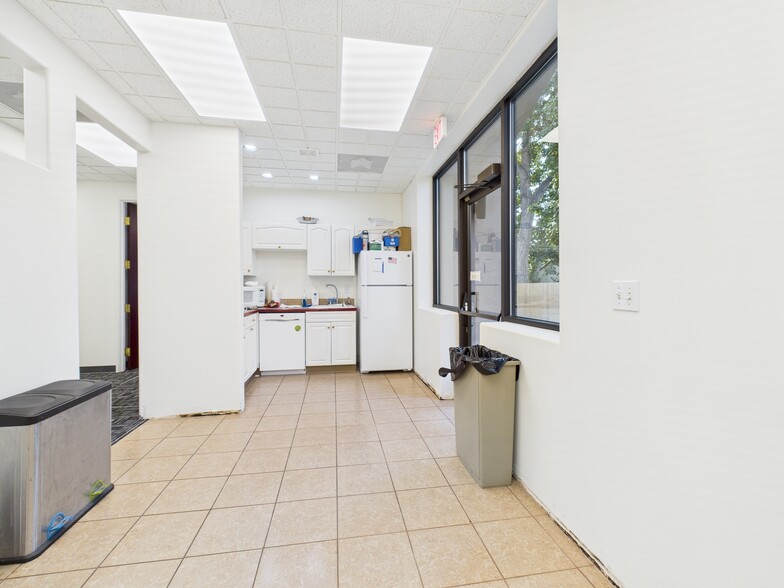 More Photos Of 1110 N Five Mile Rd, Boise Office For Sale