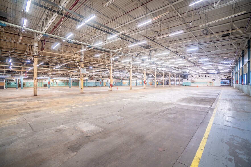 More Photos Of 1900 Pleasant St, Dekalb Manufacturing For Sale