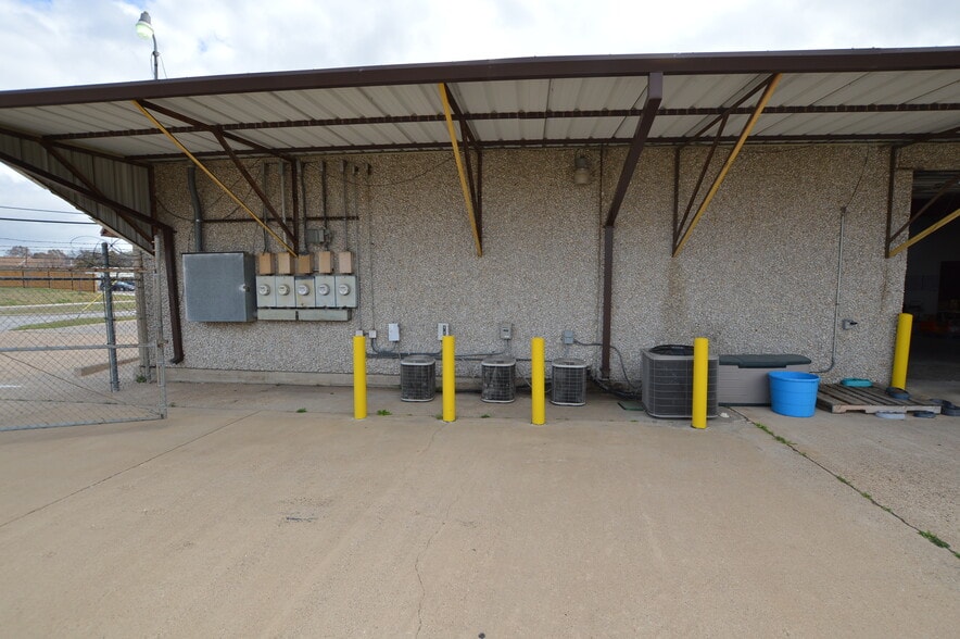 More Photos Of 910 W Kearney St, Mesquite Warehouse For Sale