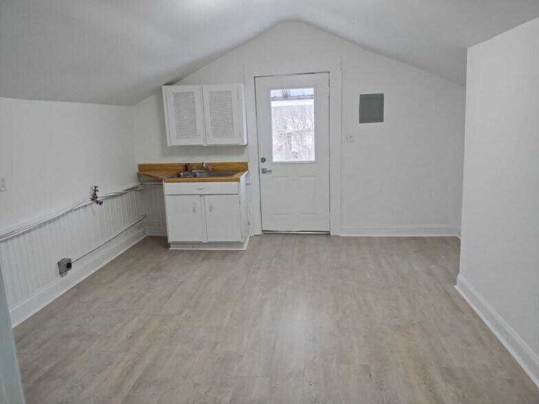 More Photos Of 119 W Main St, Youngsville Freestanding For Lease