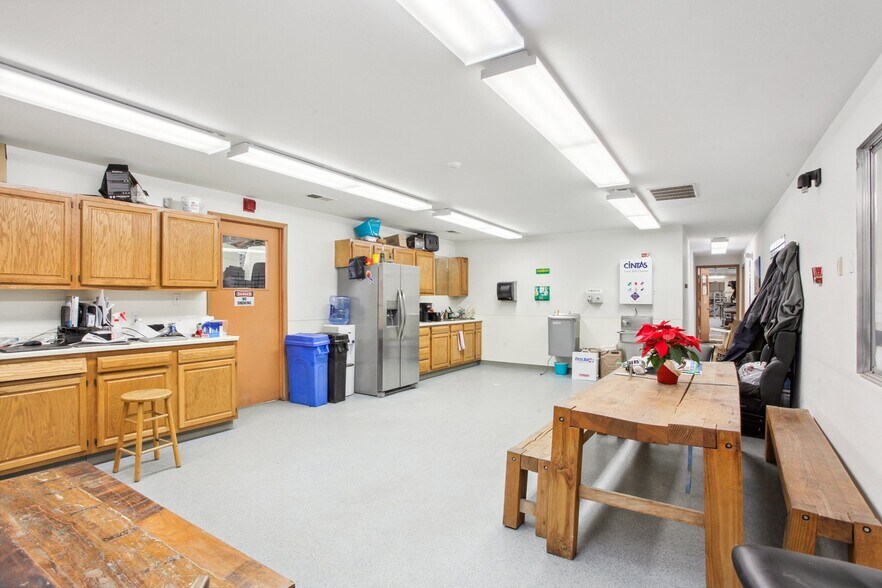More Photos Of 711 S Bowen St, Longmont Warehouse For Lease