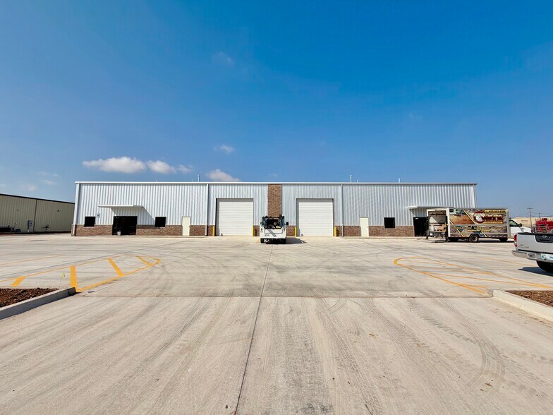 More Photos Of 2609-2617 S Ann Arbor Ave, Oklahoma City Warehouse For Lease