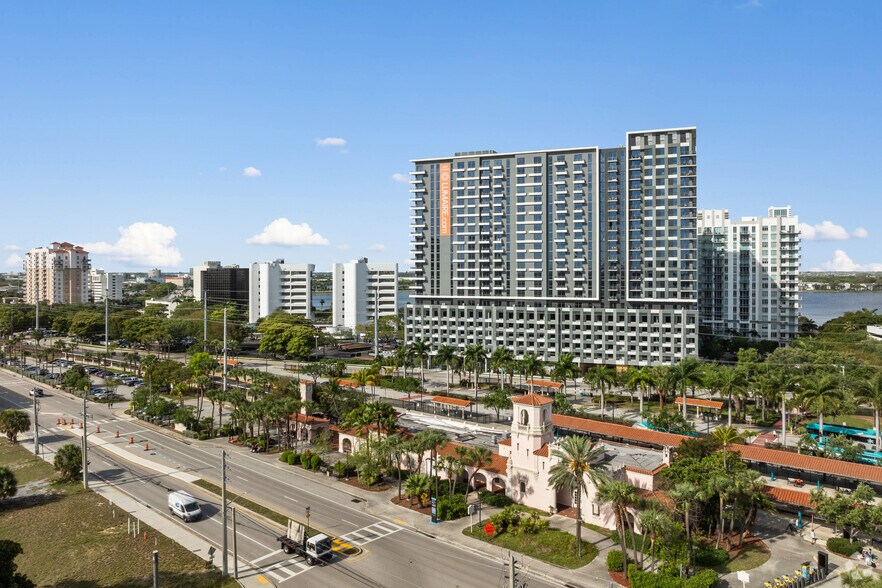 More Photos Of 201 Clearwater Dr, West Palm Beach Apartments For Lease