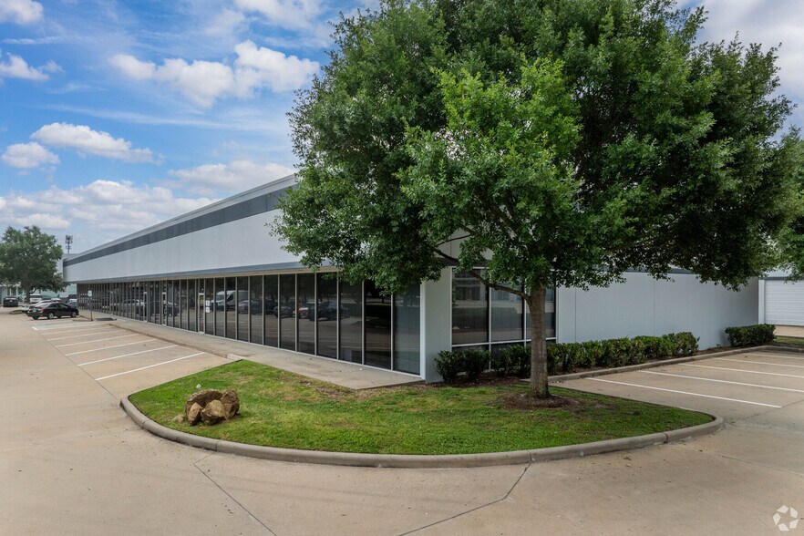 More Photos Of 12615 W Airport Blvd, Sugar Land Unknown For Lease