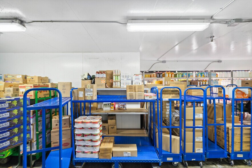 More Photos Of 1385 Newmark Ave, Coos Bay Supermarket For Sale