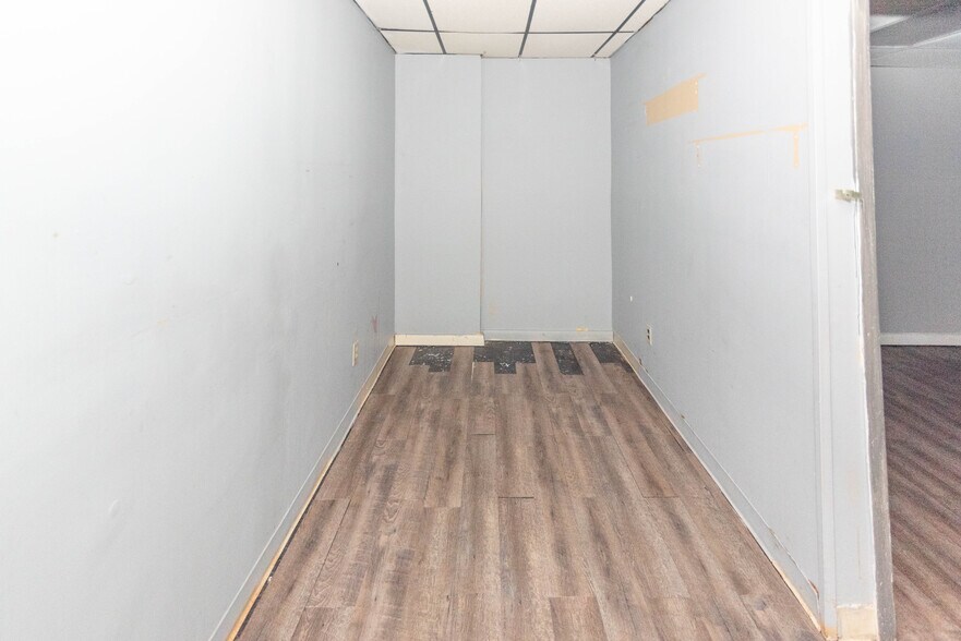 More Photos Of 5900 York Rd, Baltimore Storefront Retail Office For Sale
