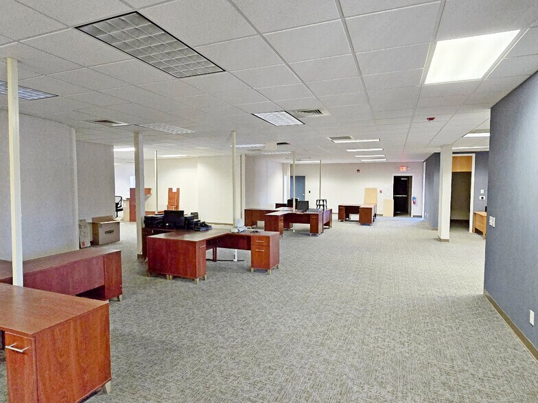 More Photos Of 1208 E Main St, Havelock Office For Sale