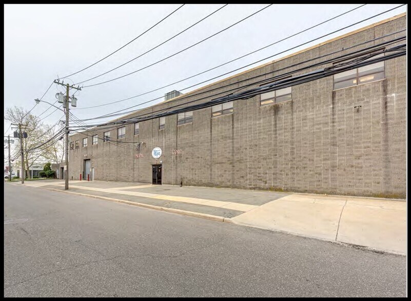 More Photos Of 95 State St, Westbury Manufacturing For Lease