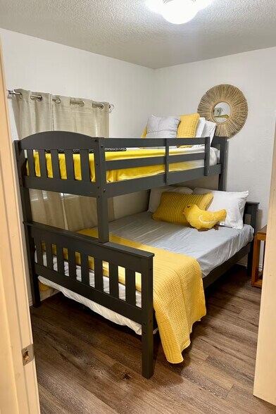 More Photos Of 747 Oasis St, New Braunfels Storefront Retail Residential For Sale