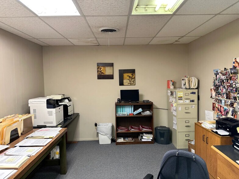 More Photos Of 410 N 1st St, Haskell Office For Sale