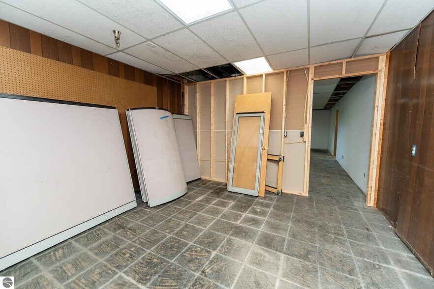 More Photos Of 910 Industrial Dr, Mount Pleasant Warehouse For Sale