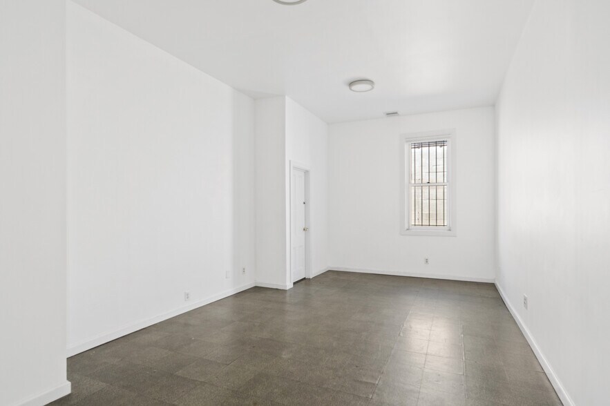 More Photos Of 129 11th St, Brooklyn Manufacturing For Lease