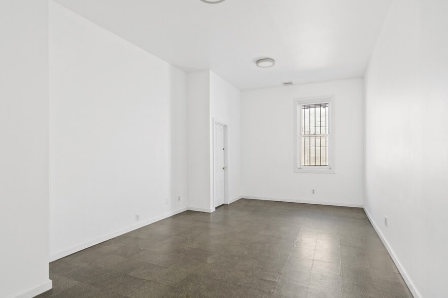 More Photos Of 129 11th St, Brooklyn Manufacturing For Sale