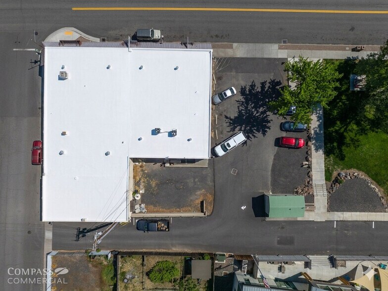 More Photos Of 502 Deschutes Ave, Maupin General Retail For Sale