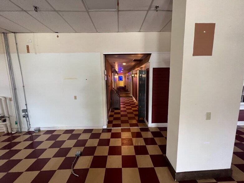 More Photos Of 43 Grove St, Peterborough Freestanding For Sale