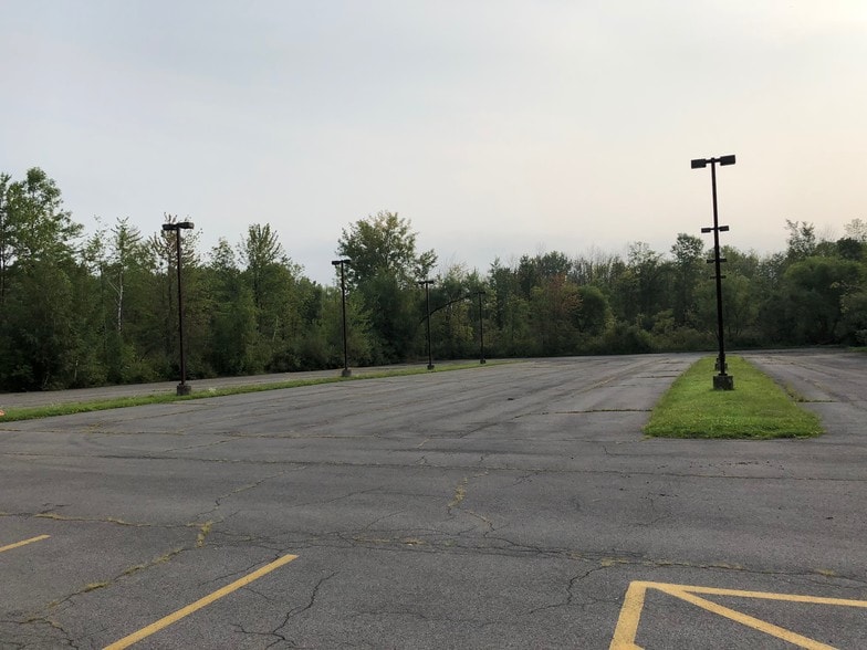 More Photos Of 2725 W Entry Rd, Baldwinsville Sports And Entertainment For Sale