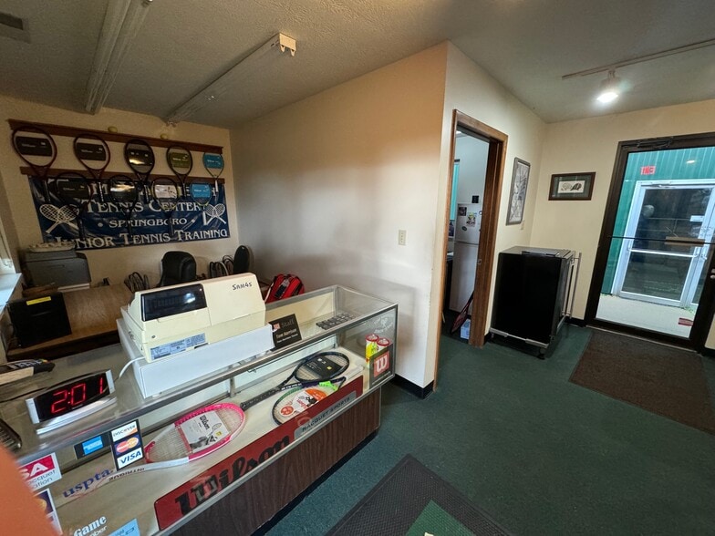 More Photos Of 80 Commercial Way, Springboro Sports And Entertainment For Sale