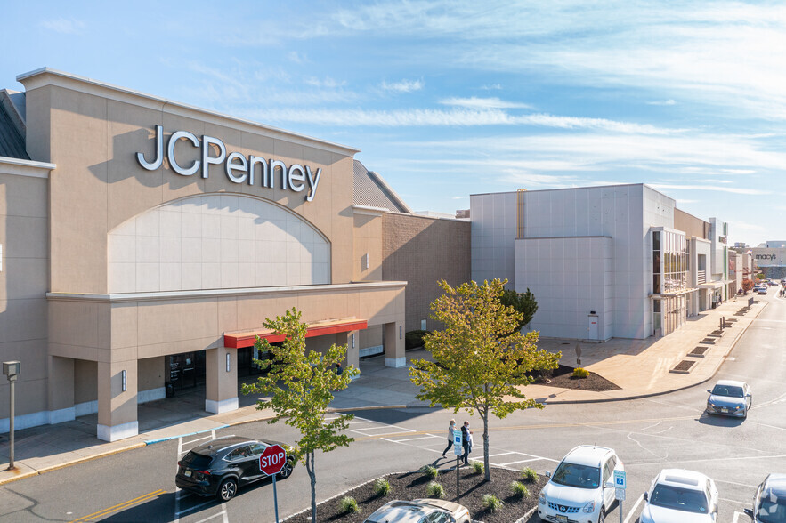 Primary Photo Of 260 Wayne Towne Ctr, Wayne Department Store For Lease